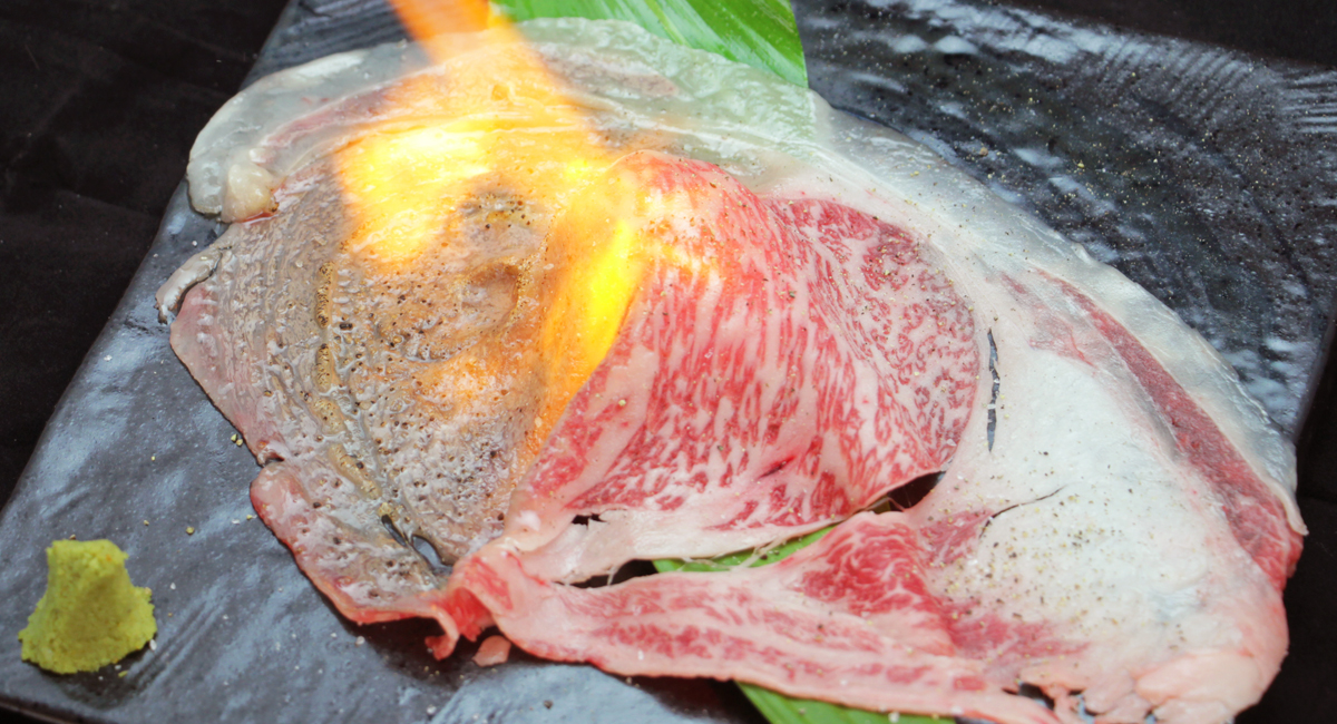 宮崎鉄板焼らくい炙り牛とろにぎり寿司
